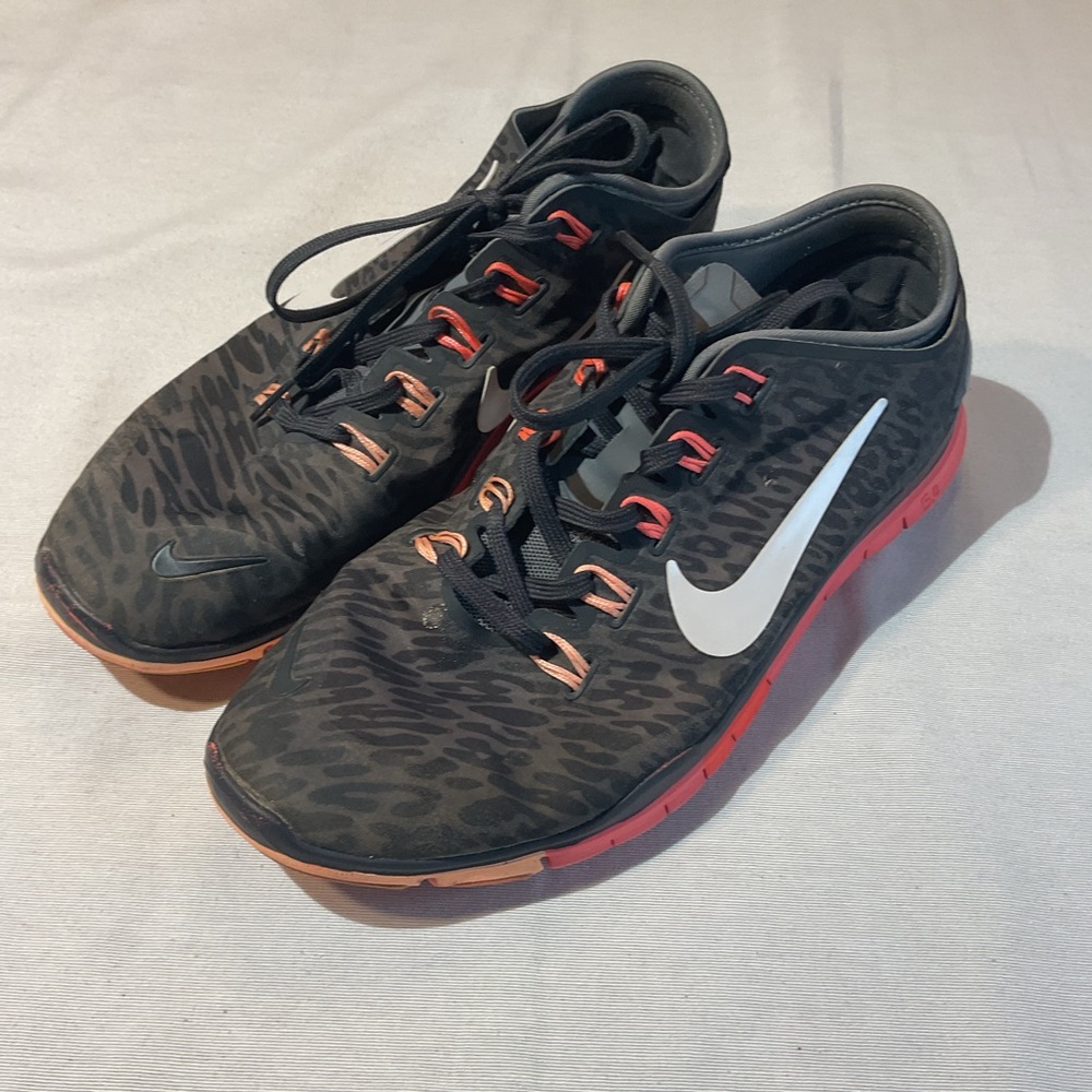 Nike Women's Free TR Connect 2 Shoes Size 9.5 Lace up Red Ombre 638680-016
